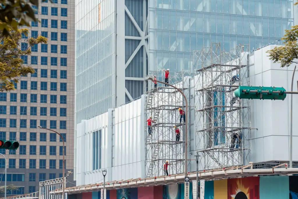 摄影棚灯光系统搭建方案：从补光灯到反光板的完整设备配置思路