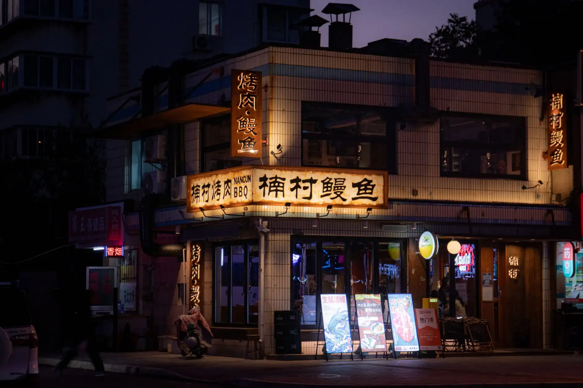 厦门摄影器材市场观察：三脚架与补光灯如何选型满足不同拍摄场景需求